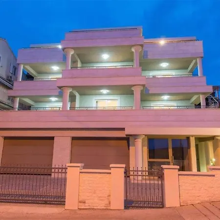 Апартаменты Stunning Apartment In Molunat With Wifi *