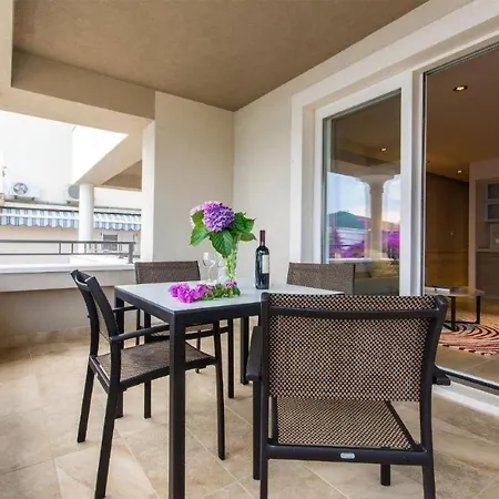 Lovely Apartment In Molunat With Wifi *