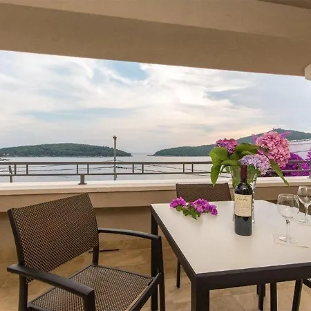 Lovely Apartment In Molunat With Wifi *