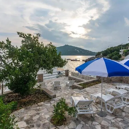 Lovely Apartment In Molunat With Wifi *