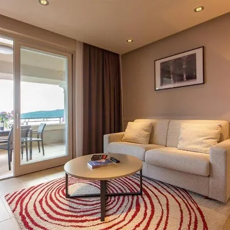 Lovely Apartment In Molunat With Wifi Appartamento *