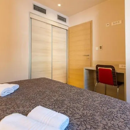 Stunning Apartment In Molunat With Wifi Molunat