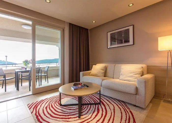Stunning Apartment In Molunat With Wifi Appartamento *