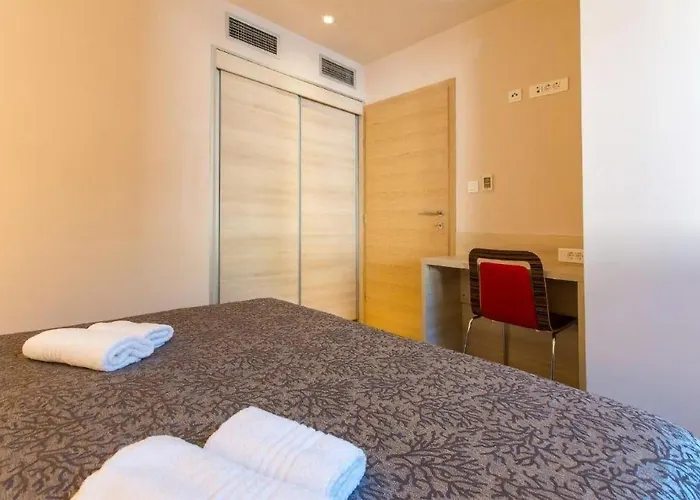 Stunning Apartment In Molunat With Wifi Molunat