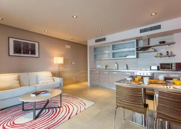 Stunning Apartment In Molunat With Wifi *